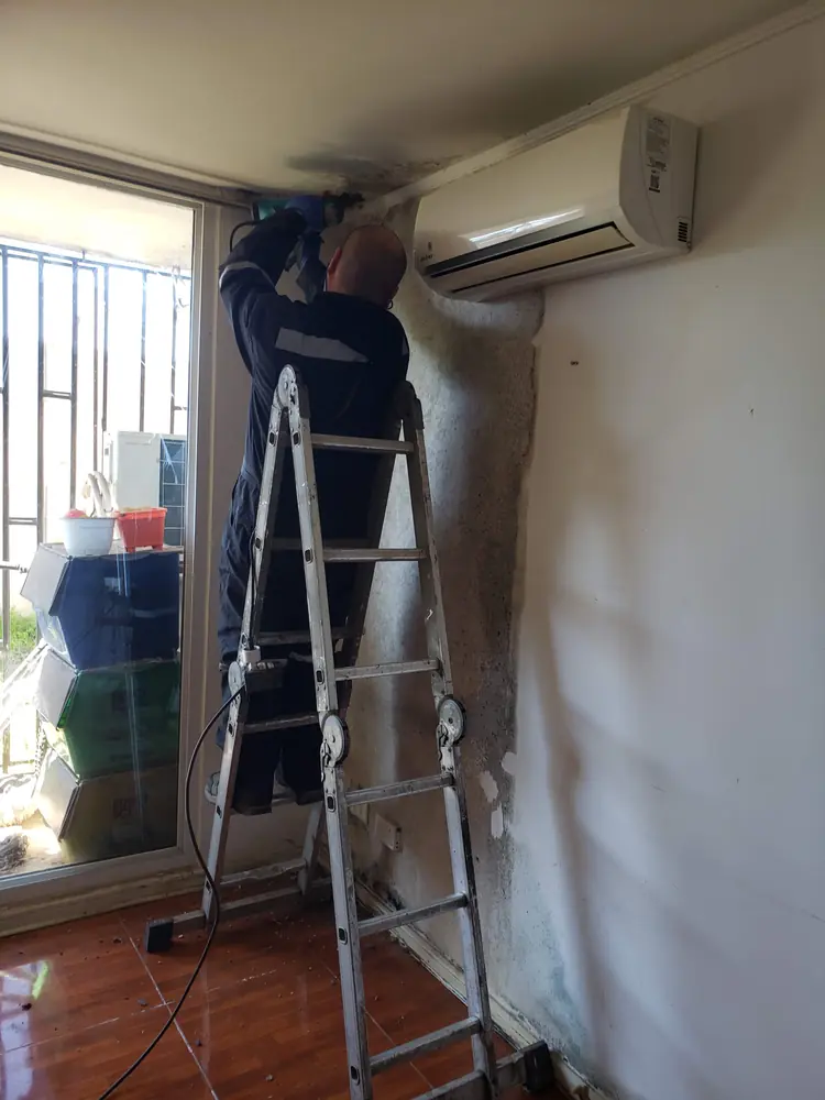 Instalación de un split en altura