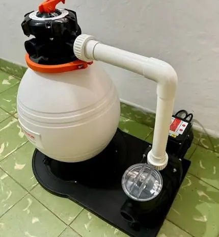 Equipo de filtro y bomba en una sola base para piscina estructural